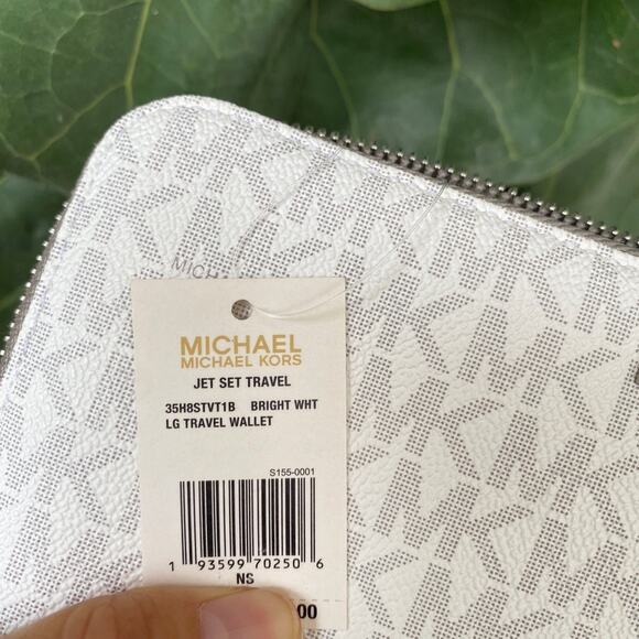 Only 1‼️ Michael Kors Jet Set Travel LG Travel Wallet IN Bright White - Picture 8 of 9